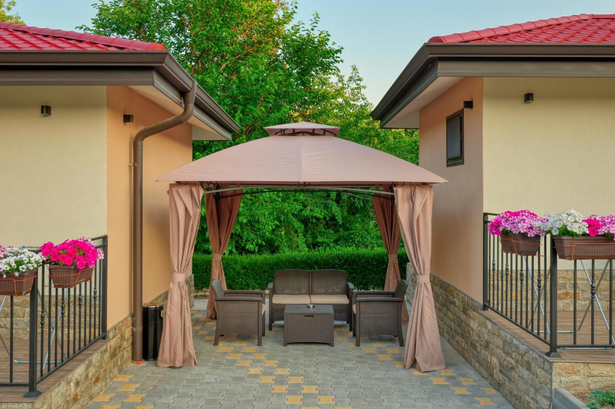 Hotel Комплекс Колонада Chissarja Exterior foto